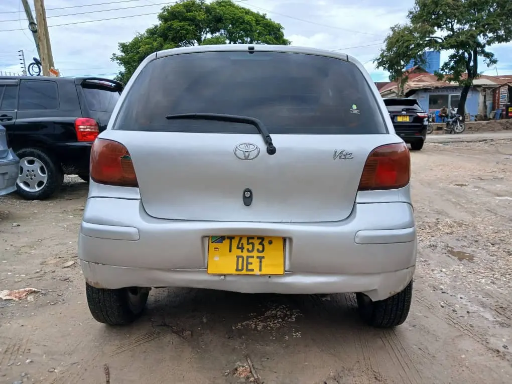 Silver Toyota Vitz (2NZ Engine) thumbnail 2