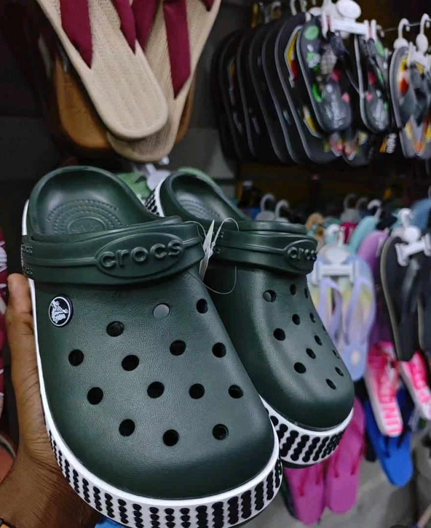 Crocs Clogs Size 39-43 thumbnail 2