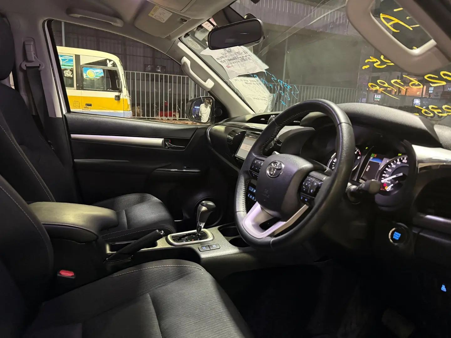 Toyota Hilux Double Cabin 2021 thumbnail 2