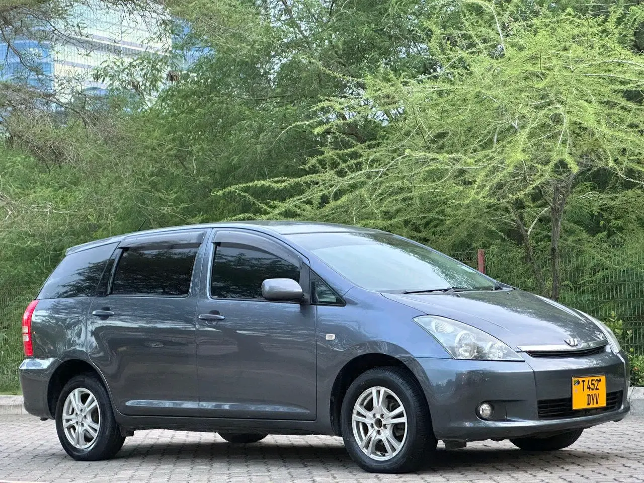 Toyota Wish (Grey) thumbnail 2