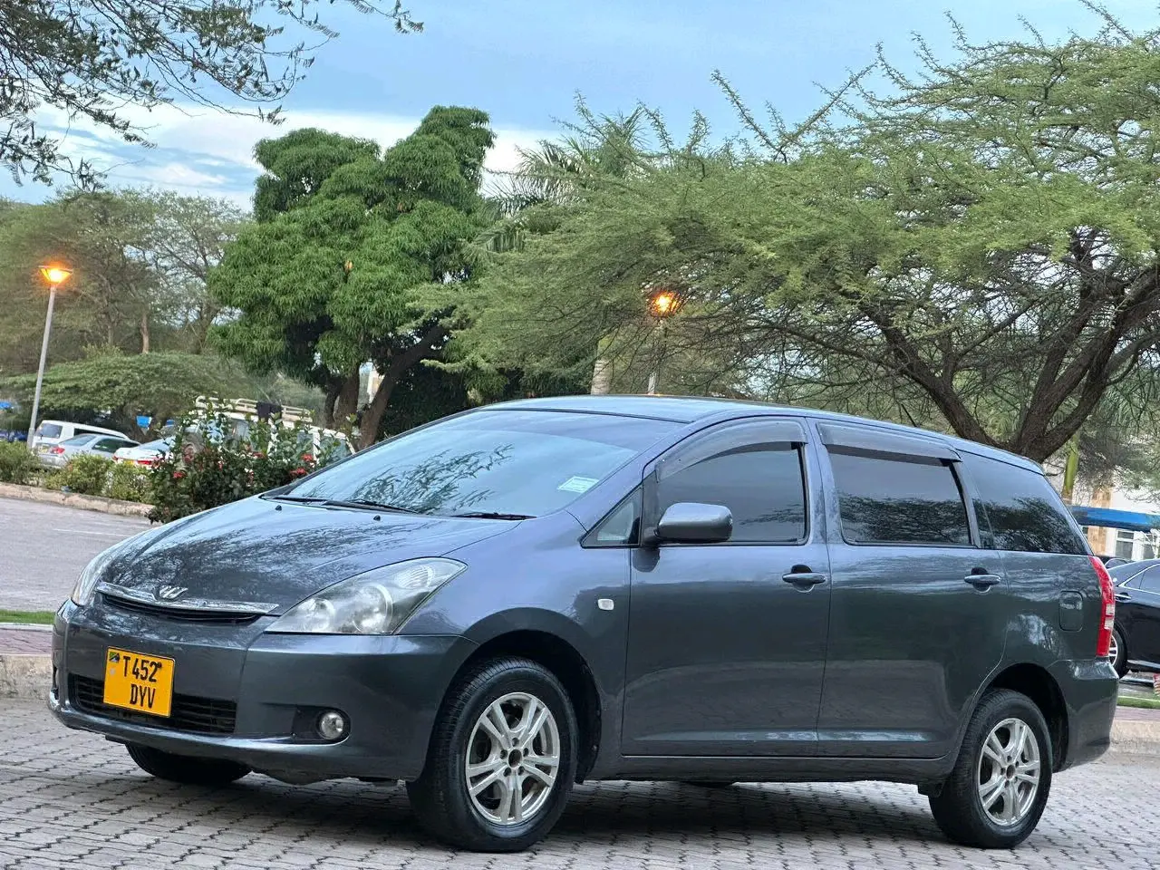 Toyota Wish (Grey) thumbnail 3