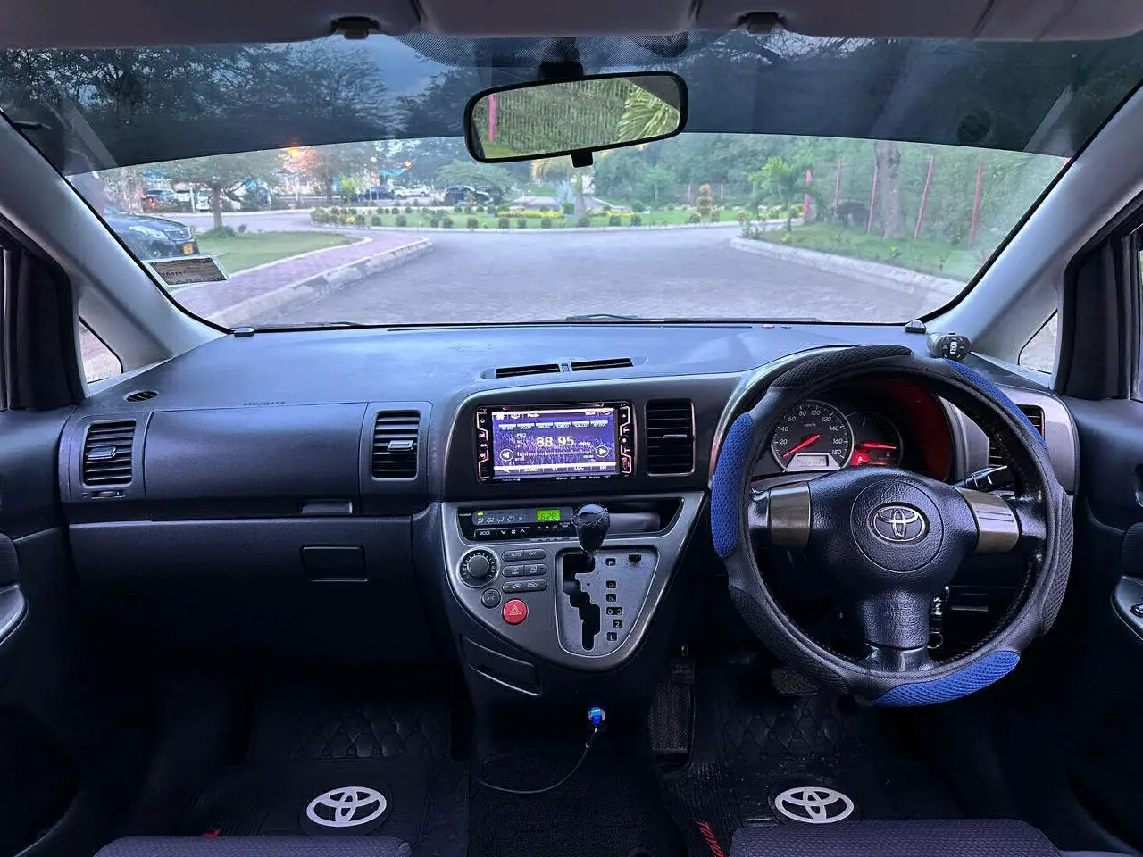 Toyota Wish (Grey) thumbnail 8