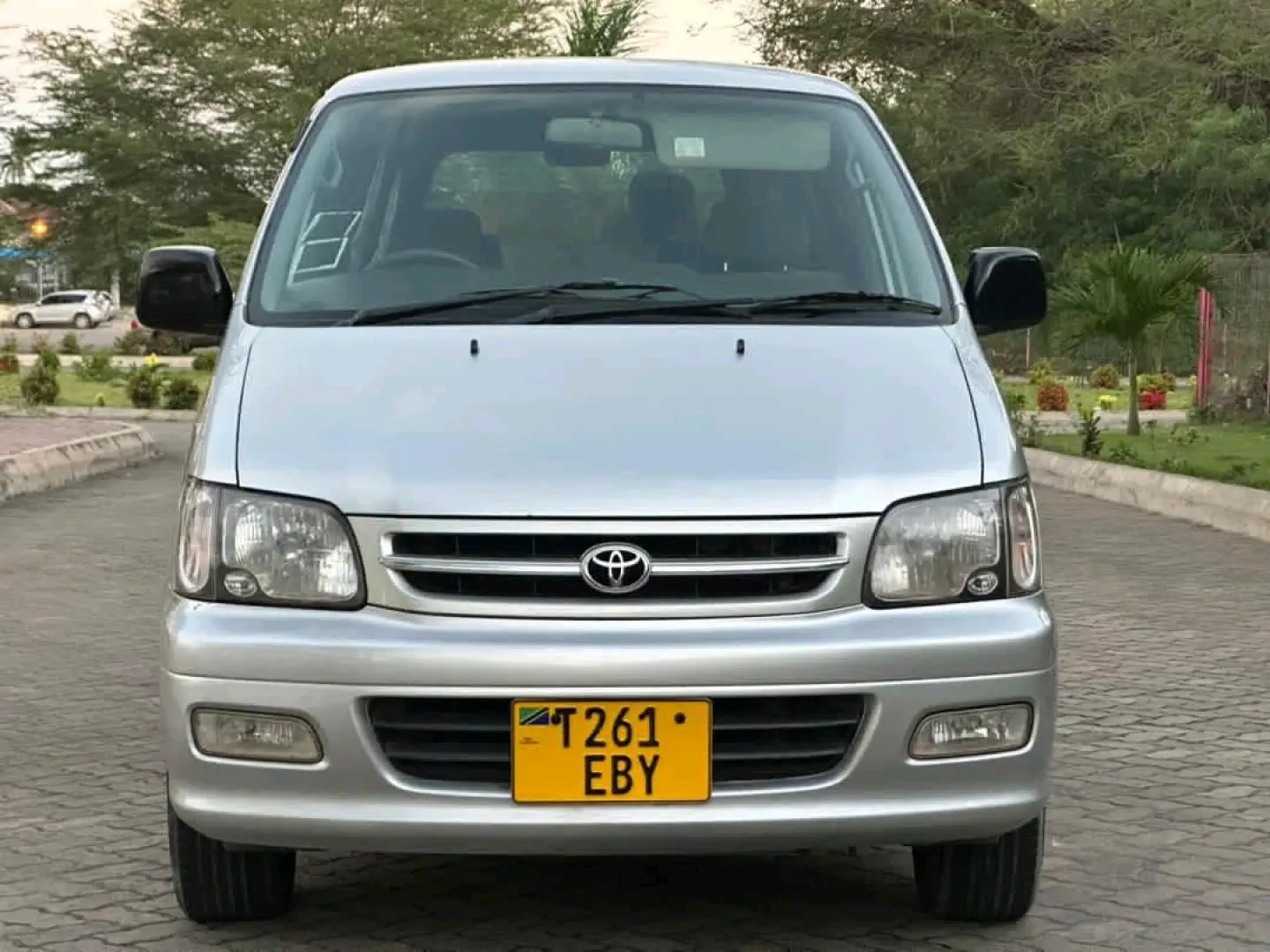 Toyota Noah SR40 Van 2002 Model