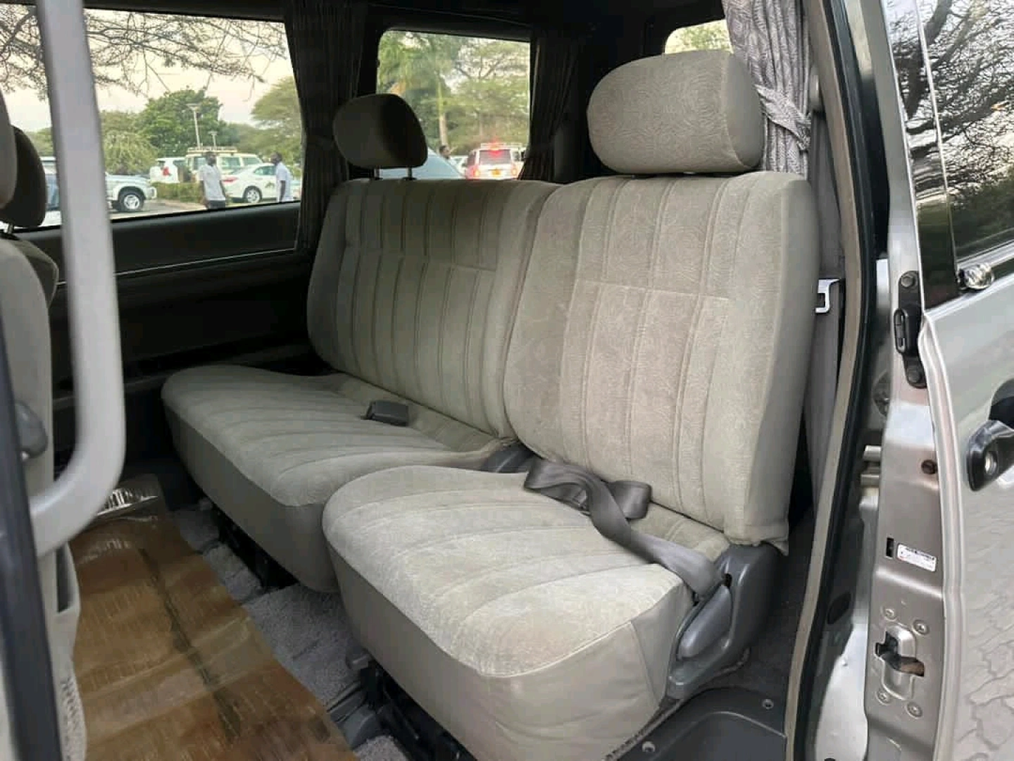 Toyota Noah SR40 Van 2002 Model thumbnail 7