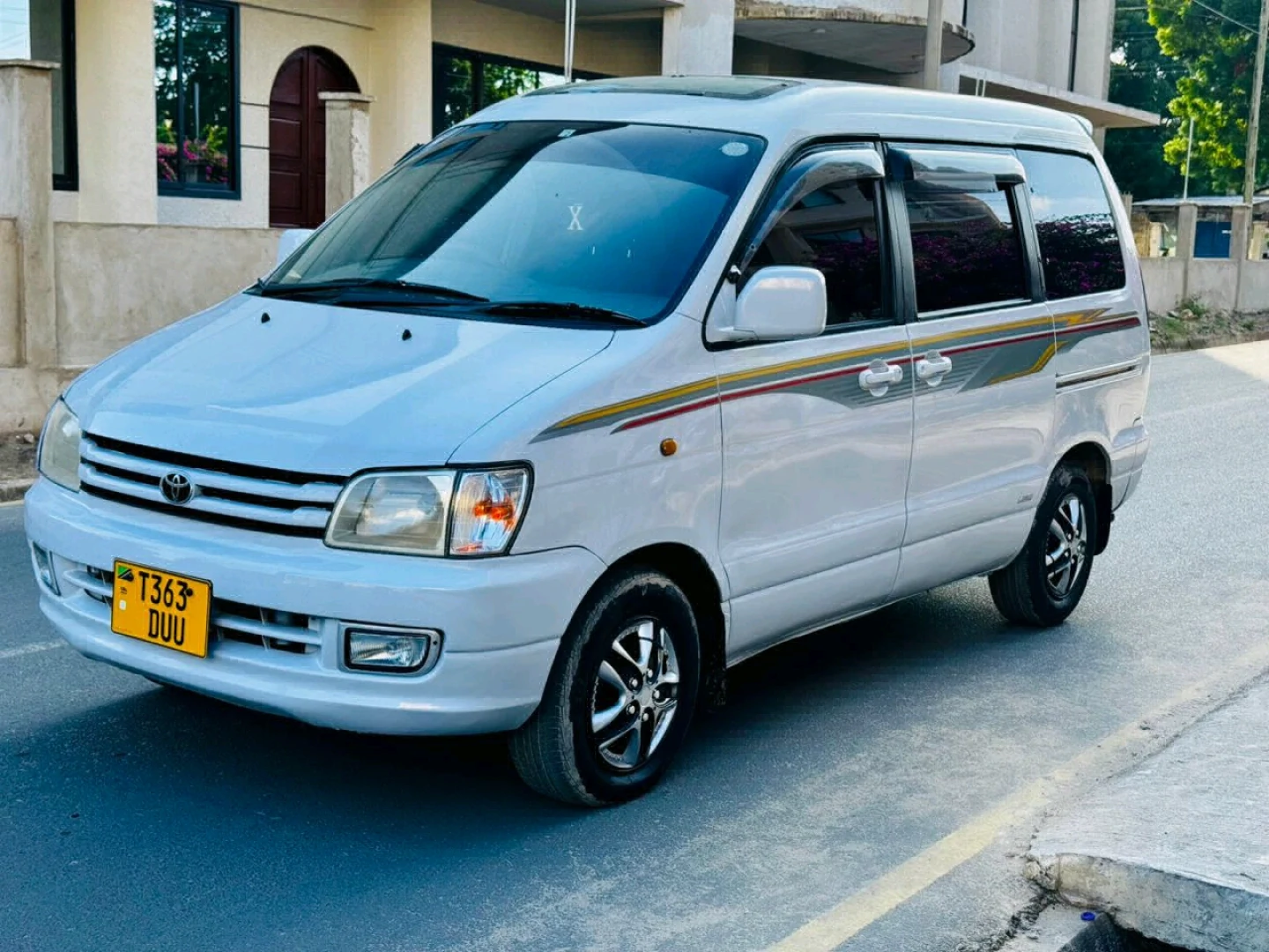Toyota Noah Sr40 Van for Sale thumbnail 2