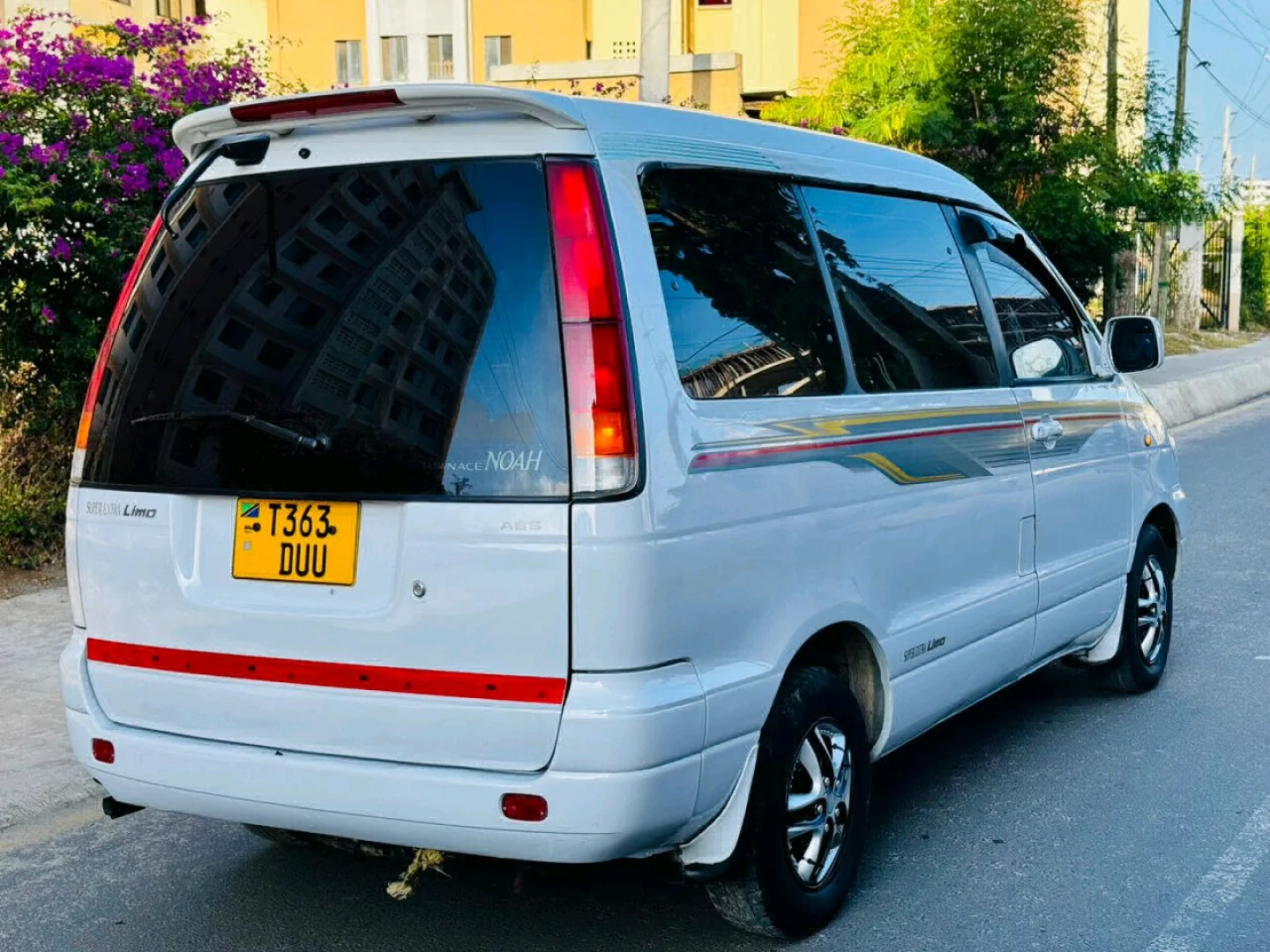 Toyota Noah Sr40 Van for Sale thumbnail 5