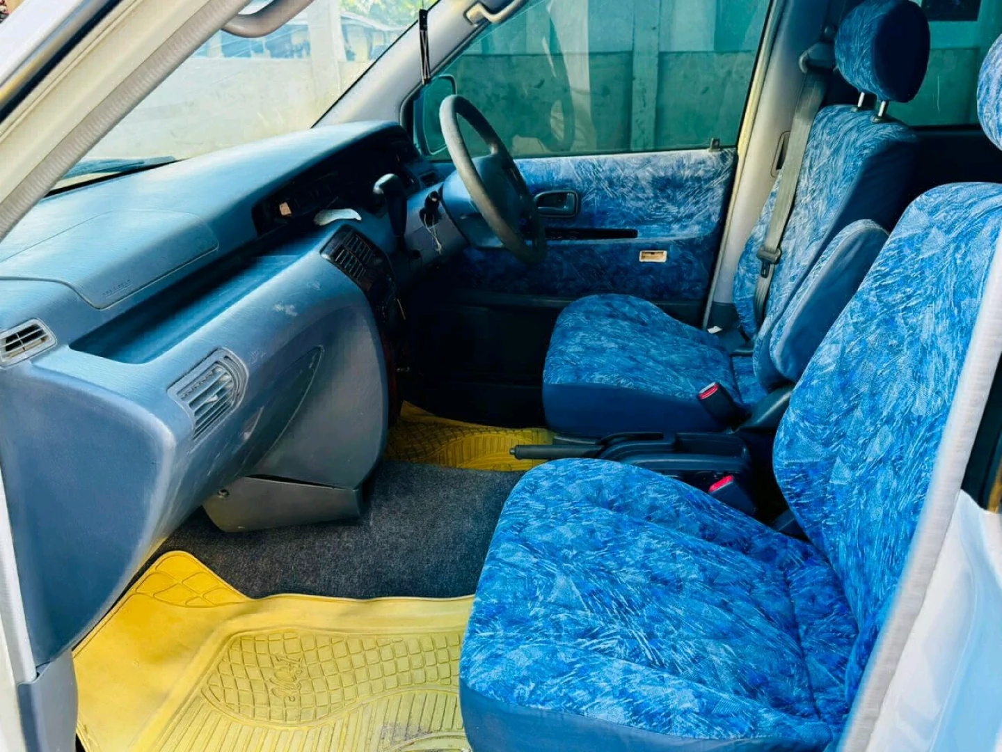 Toyota Noah Sr40 Van for Sale thumbnail 8