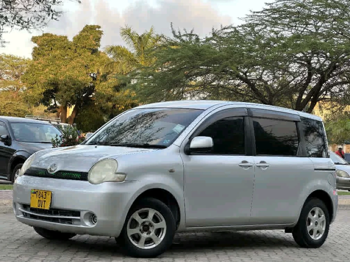 Toyota Sienta DVT Minivan 2005 Automatic thumbnail 2