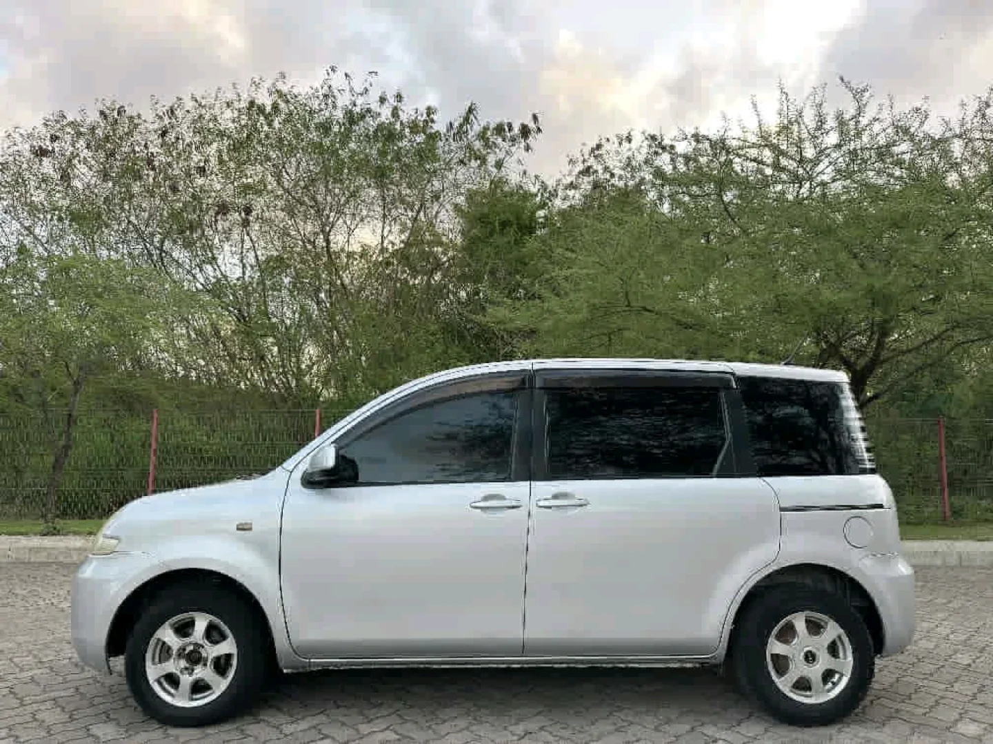 Toyota Sienta DVT Minivan 2005 Automatic thumbnail 3