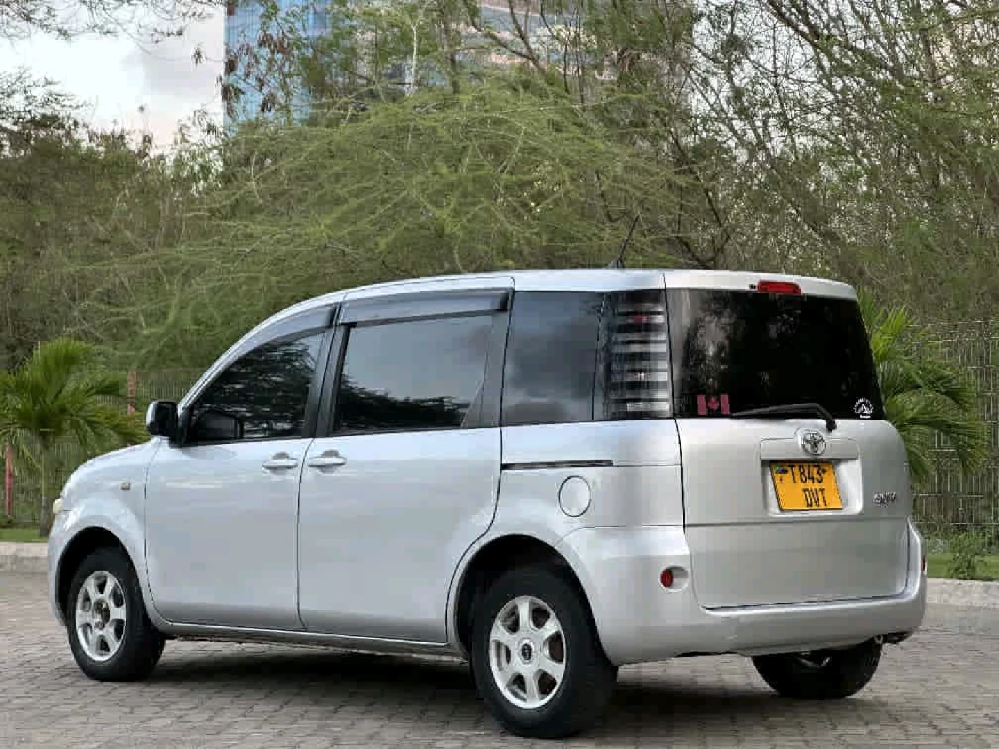 Toyota Sienta DVT Minivan 2005 Automatic thumbnail 4