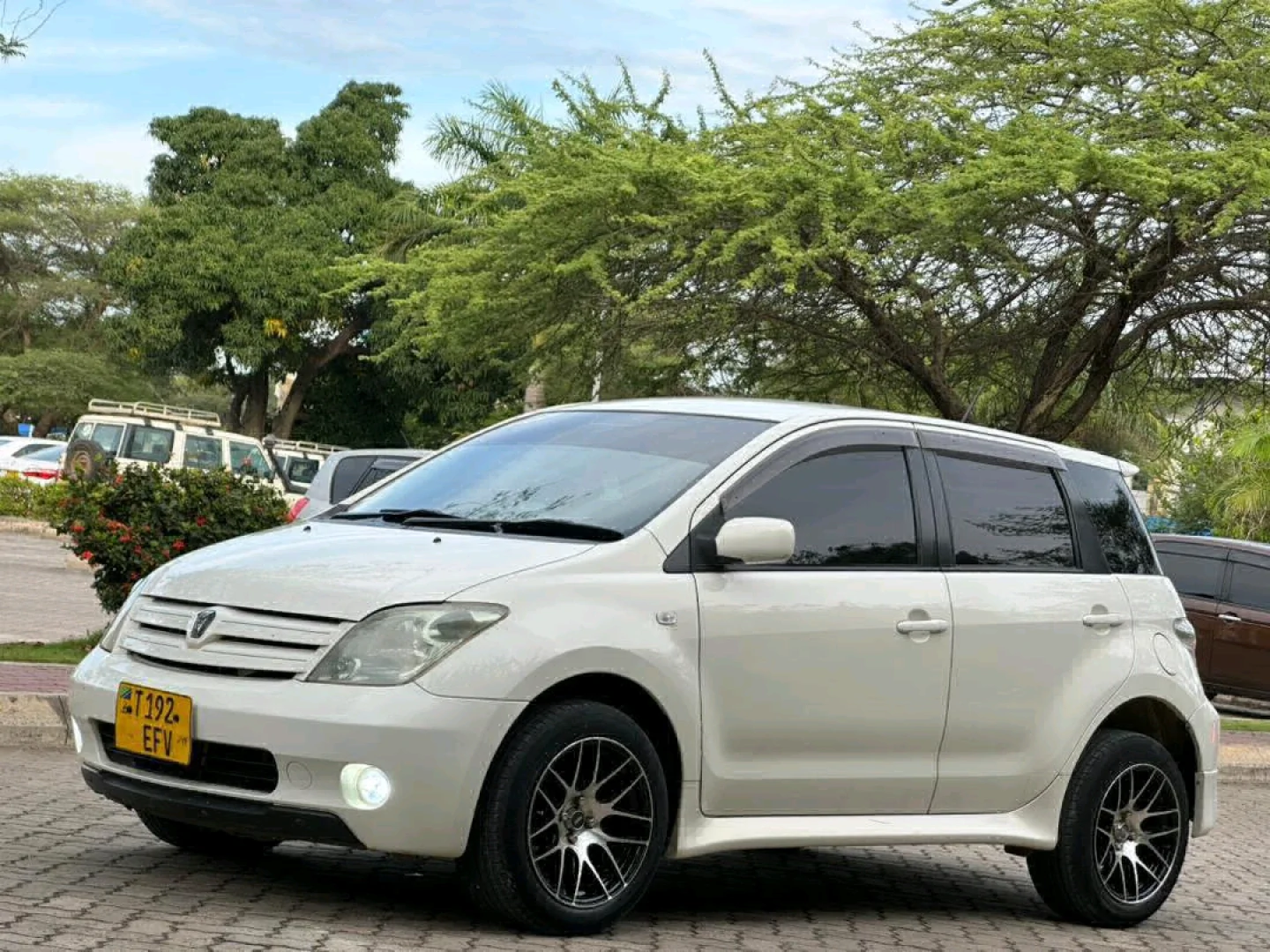 Used White Toyota Ist Car 2005 Model thumbnail 3