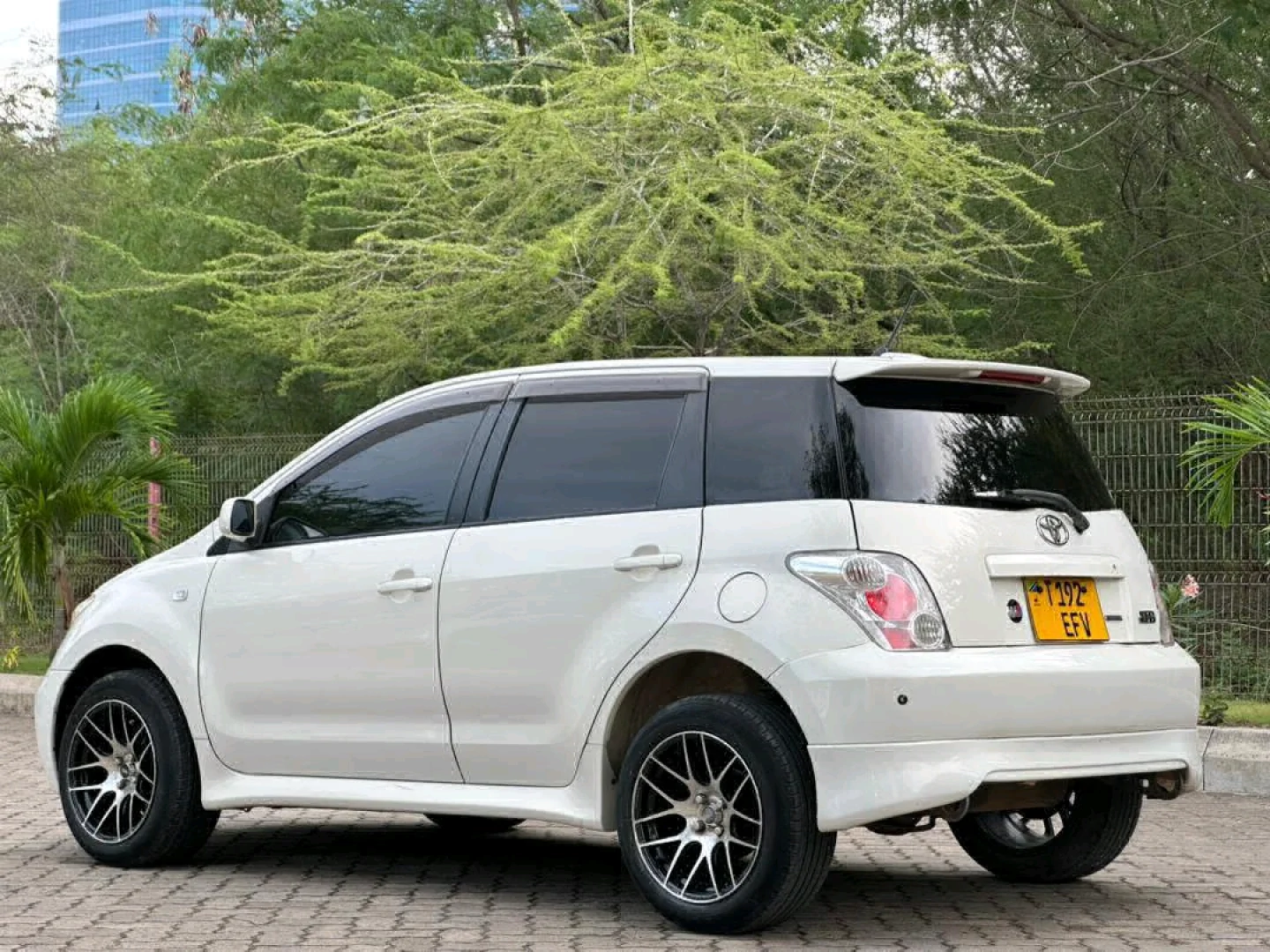 Used White Toyota Ist Car 2005 Model thumbnail 4