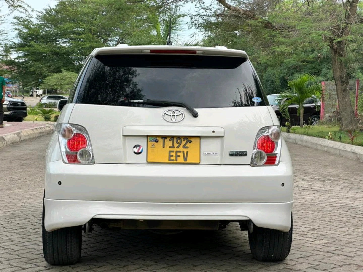 Used White Toyota Ist Car 2005 Model thumbnail 5