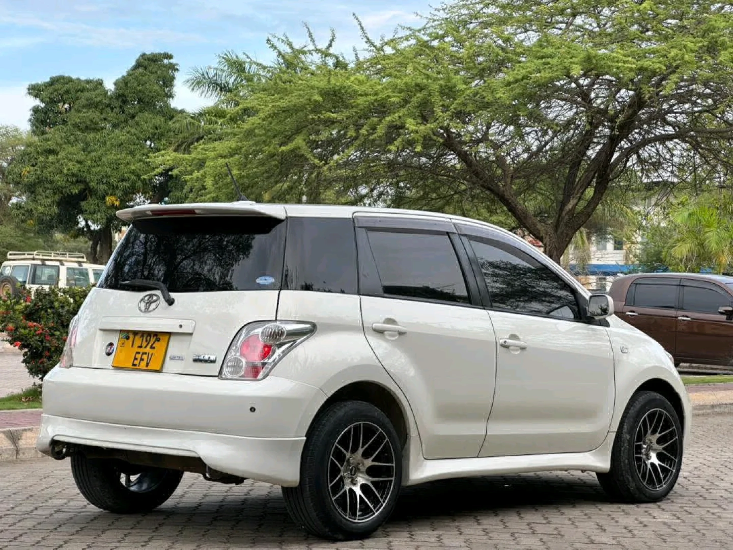 Used White Toyota Ist Car 2005 Model thumbnail 6