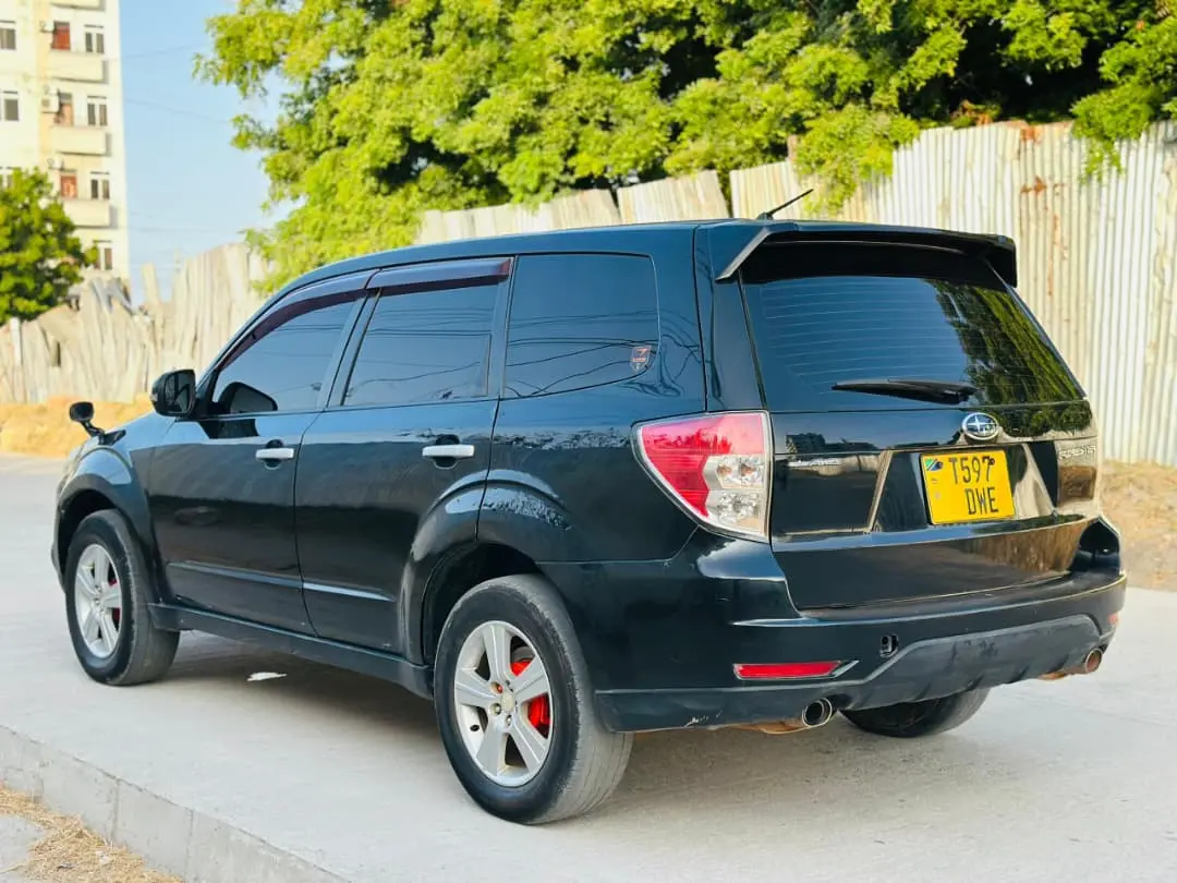 Subaru Forester 2010 Nyeusi Inauzwa/Kubadilishana thumbnail 7