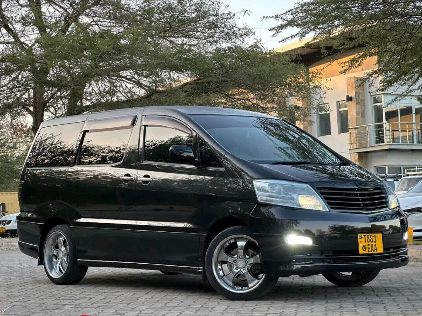 Toyota Alphard EAA 2005 Black Van for Sale thumbnail 3