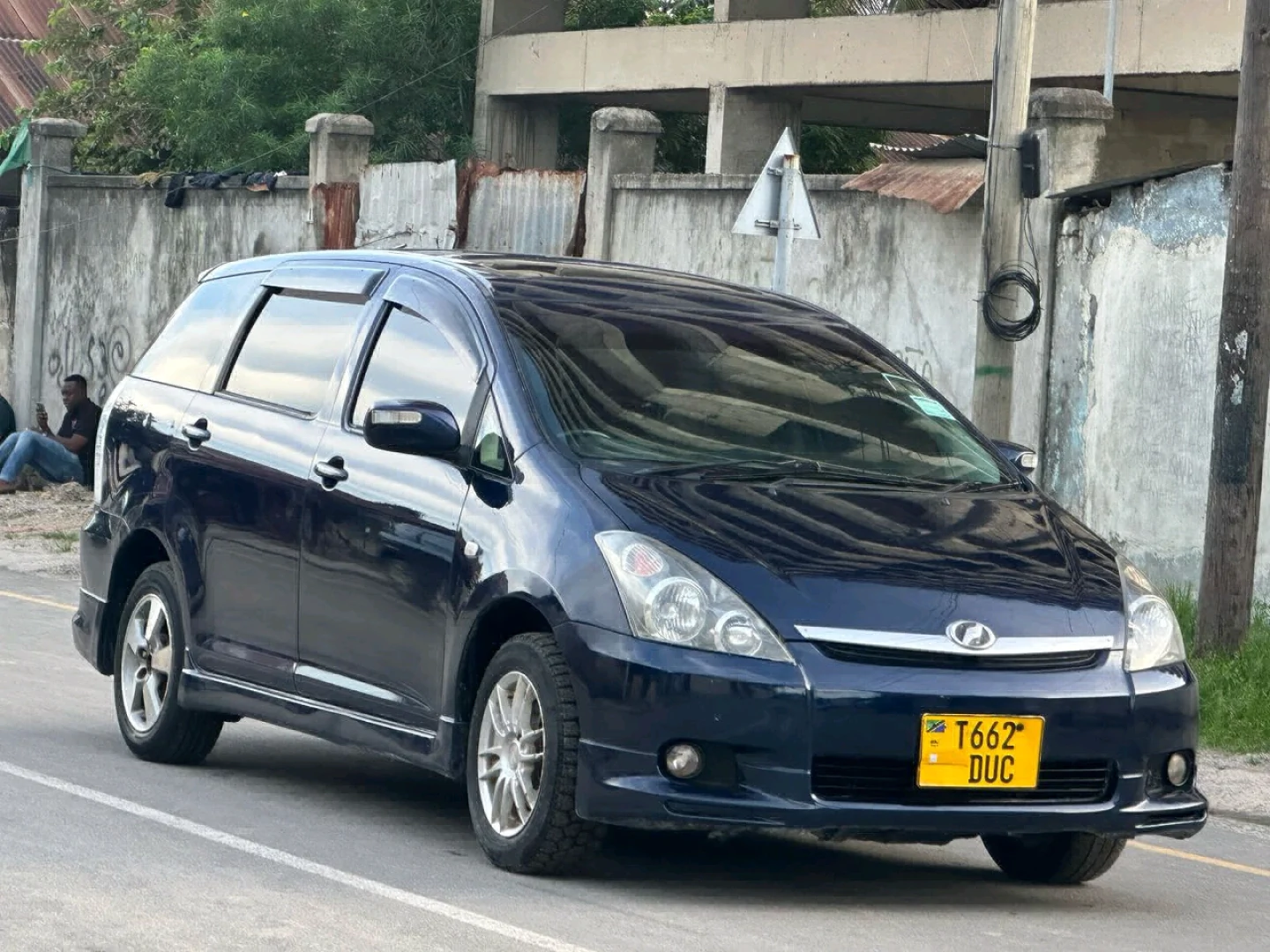 Toyota Wish 2005 Blue Sunroof Minivan thumbnail 3