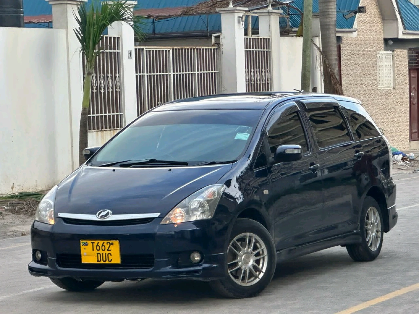 Toyota Wish 2005 Blue Sunroof Minivan thumbnail 4