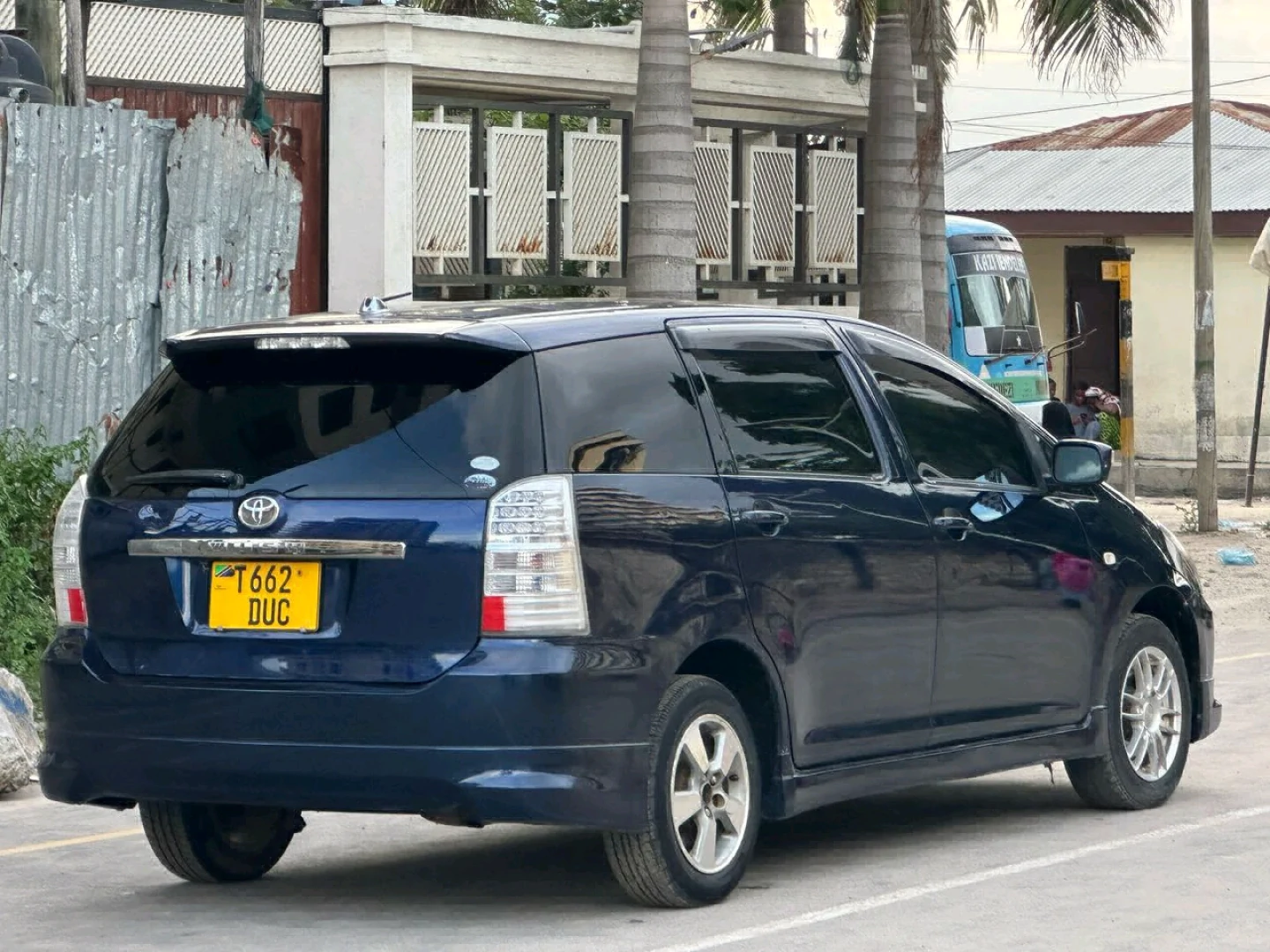 Toyota Wish 2005 Blue Sunroof Minivan thumbnail 5