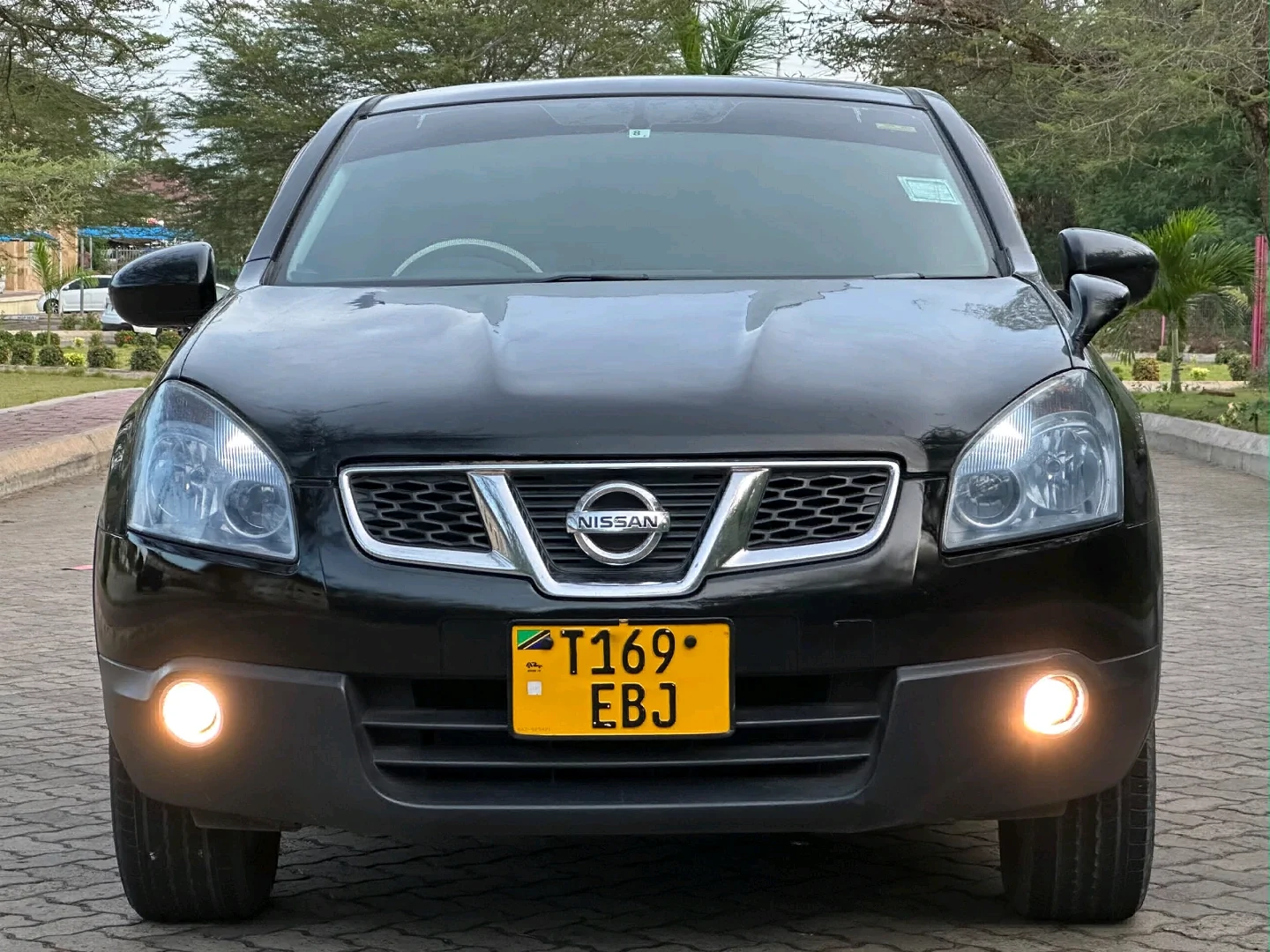 Black 2011 Nissan Dualis SUV (1990cc)