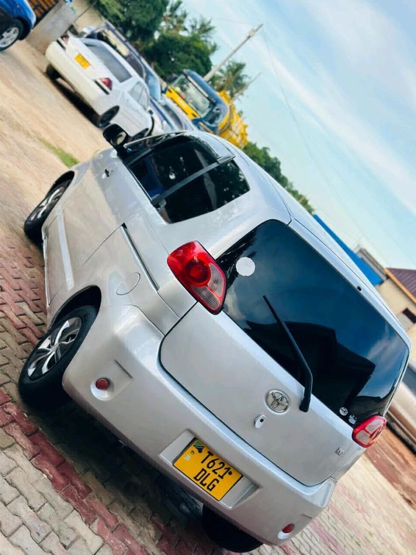 Toyota Porte DLG Silver thumbnail 6