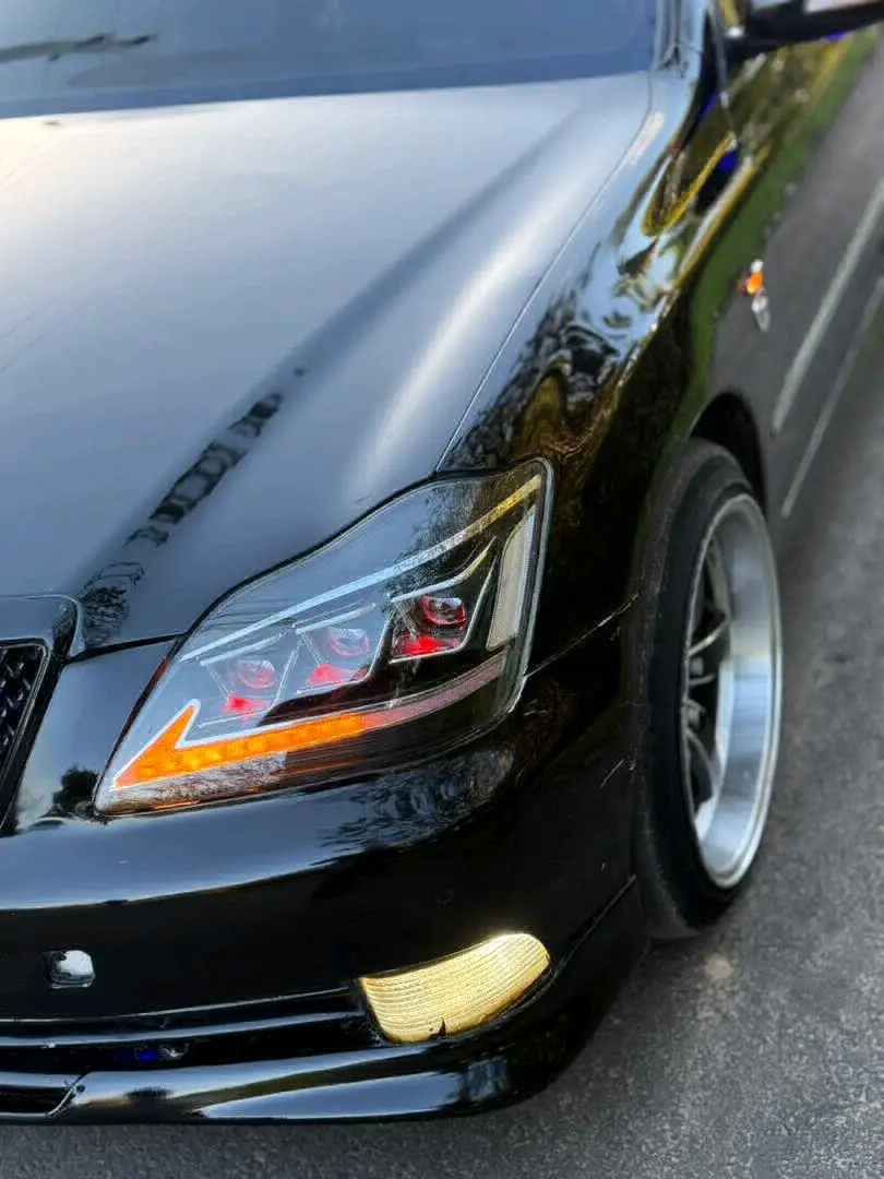 Toyota Crown Athlete thumbnail 5