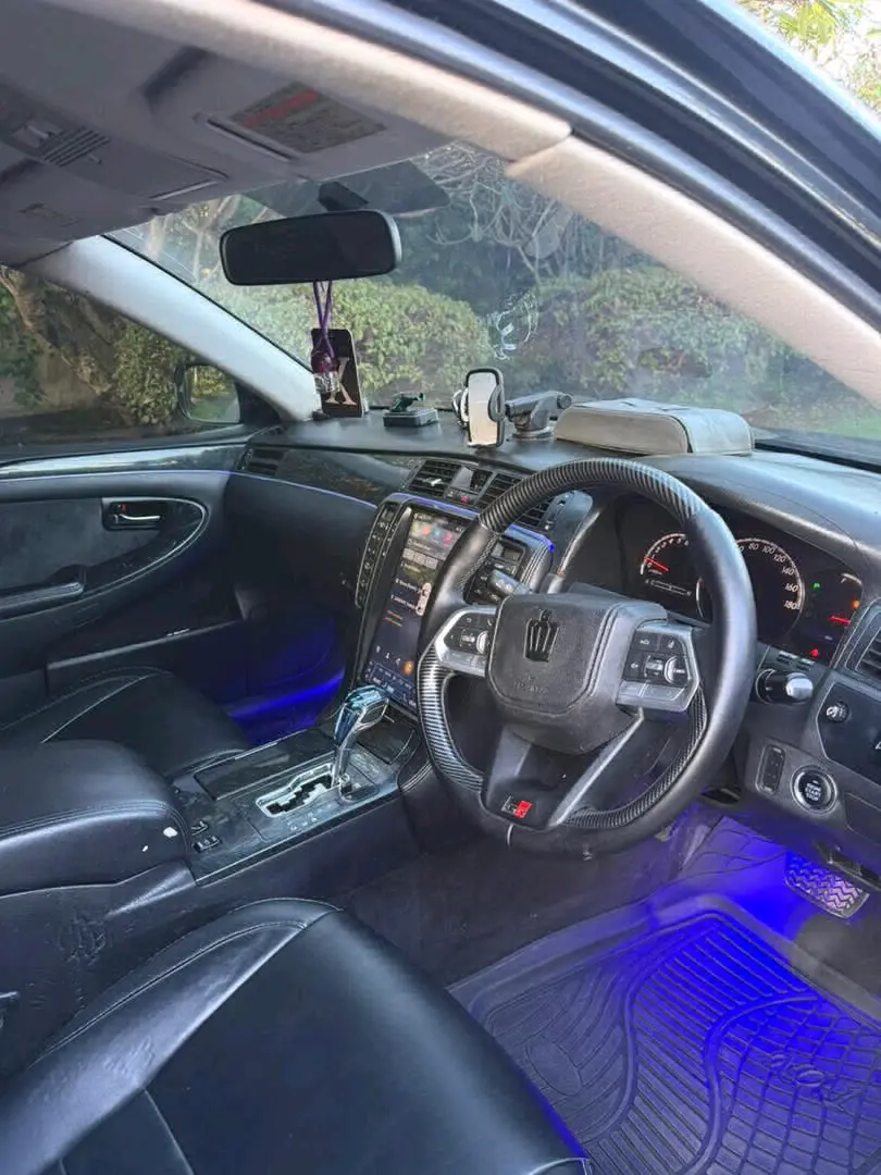 Toyota Crown Athlete thumbnail 7