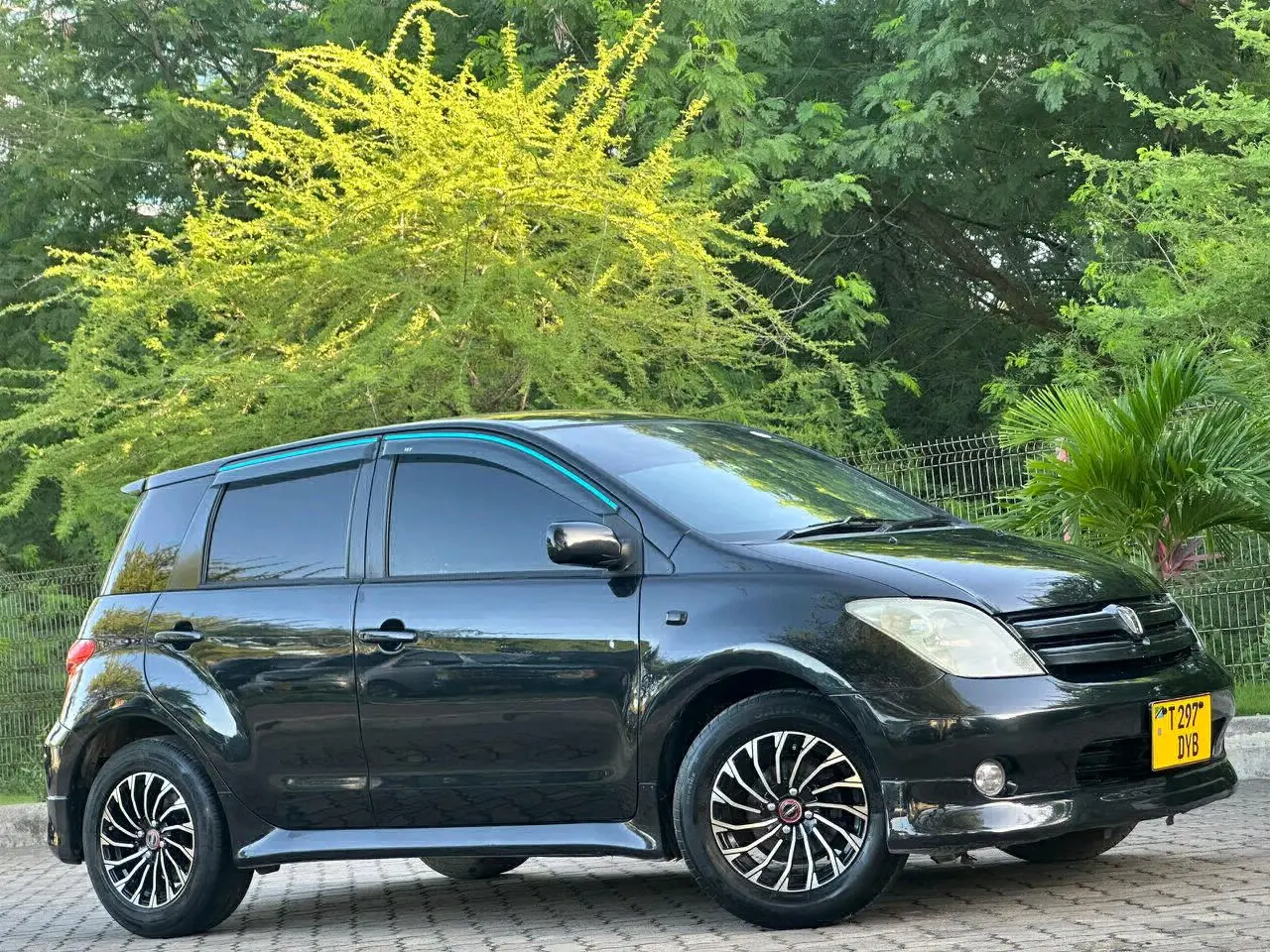 Toyota Ist 2004 - DYB thumbnail 3