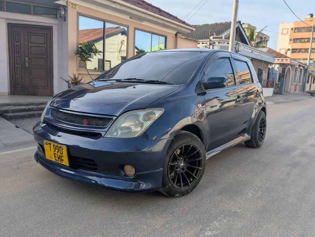 Toyota Ist EHF thumbnail 4