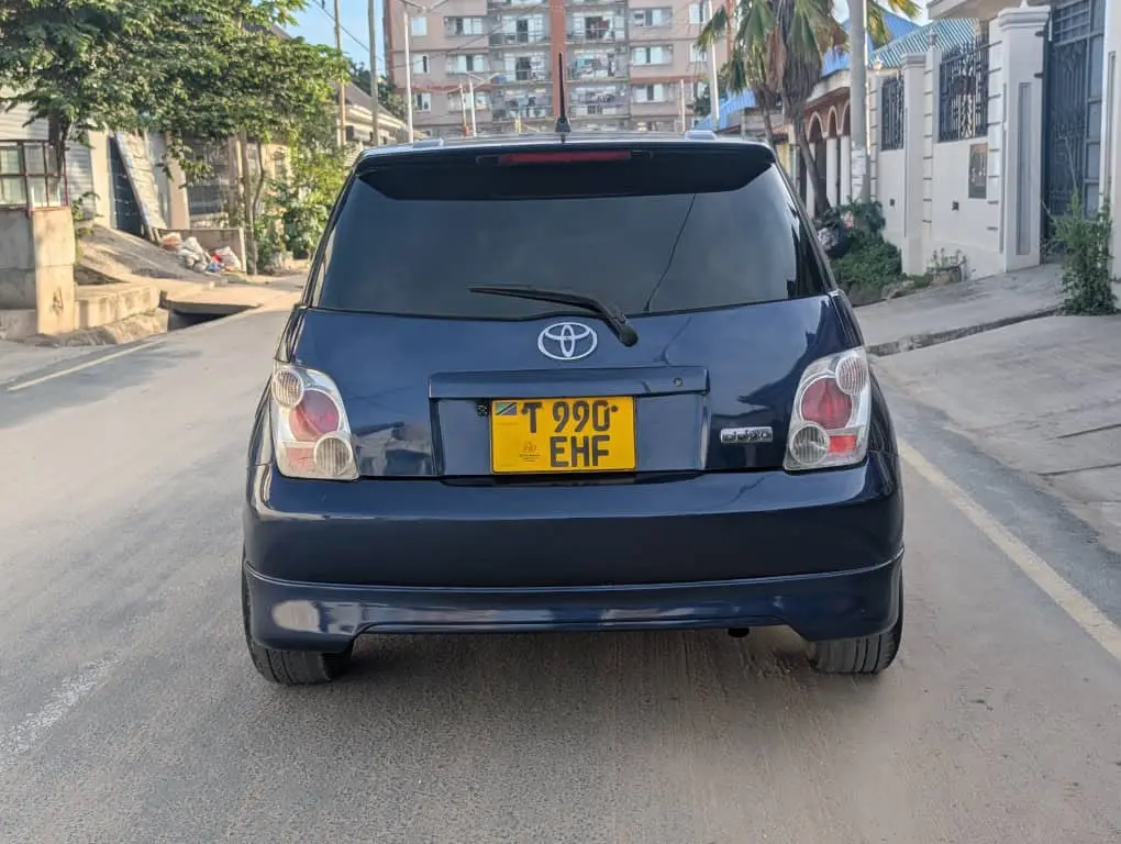 Toyota Ist EHF thumbnail 6