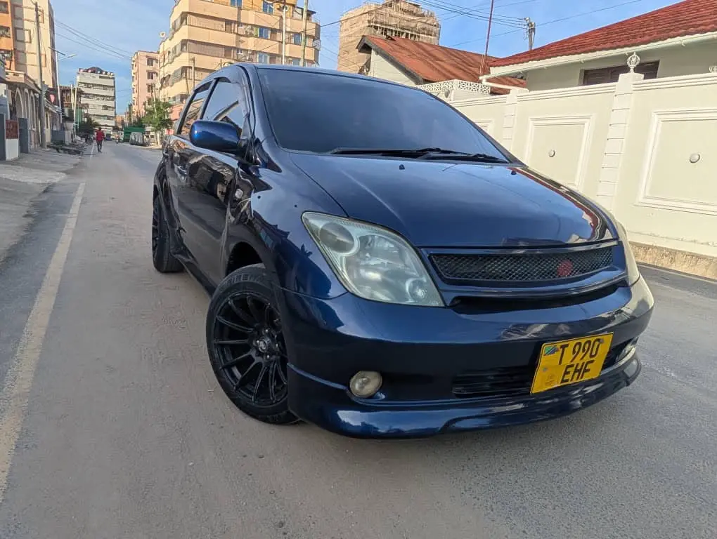 Toyota Ist EHF thumbnail 7