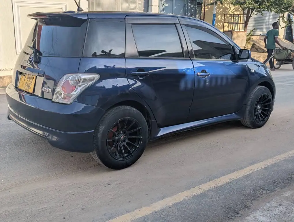 Toyota Ist EHF thumbnail 9