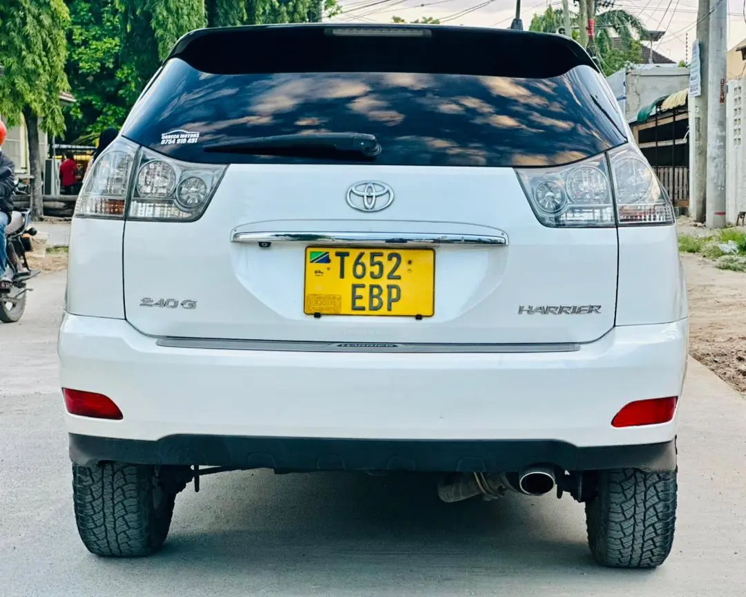 Toyota Harrier 240G (2006) thumbnail 2