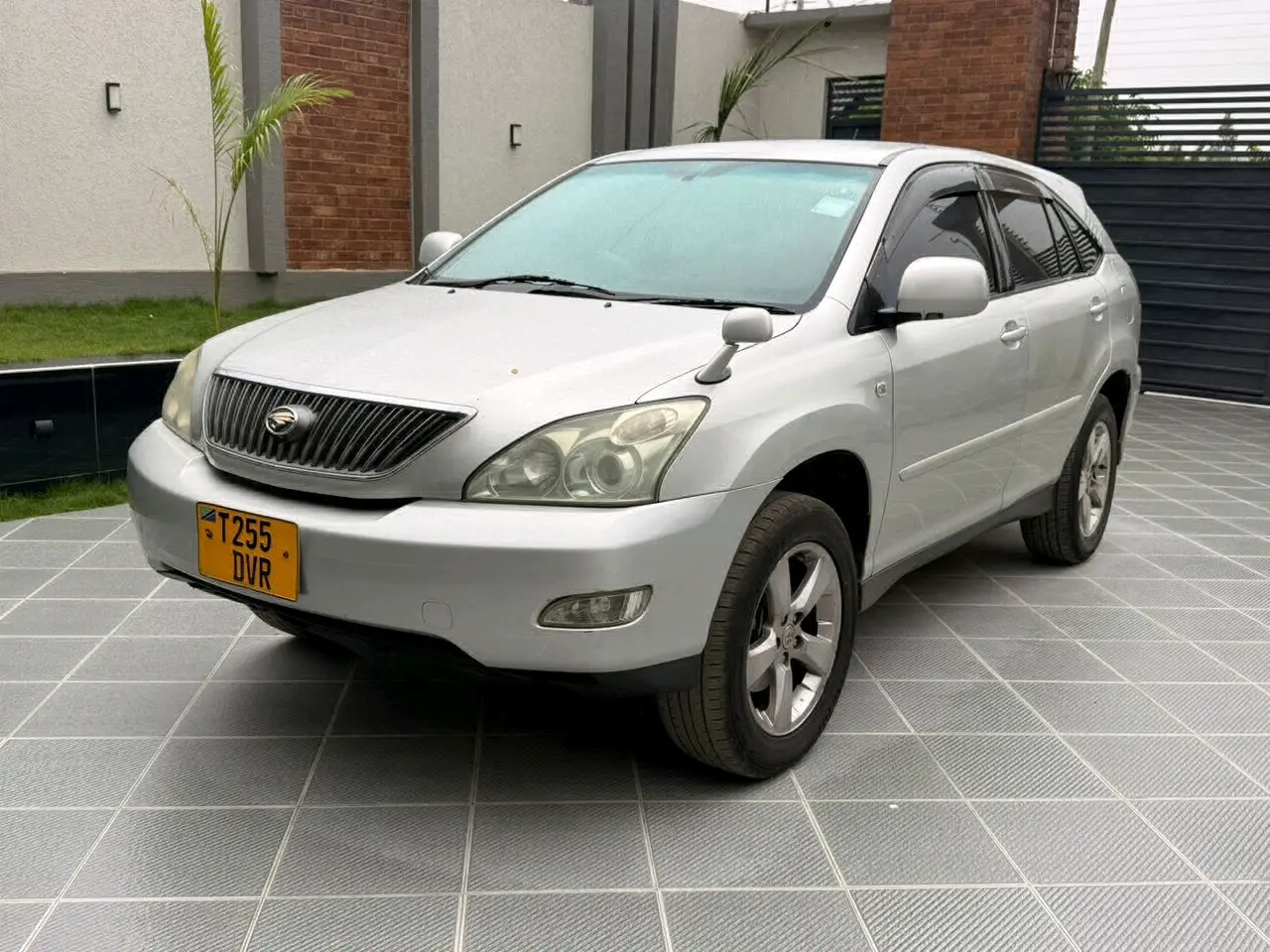Toyota Harrier 2004, Silver, 2360cc thumbnail 4