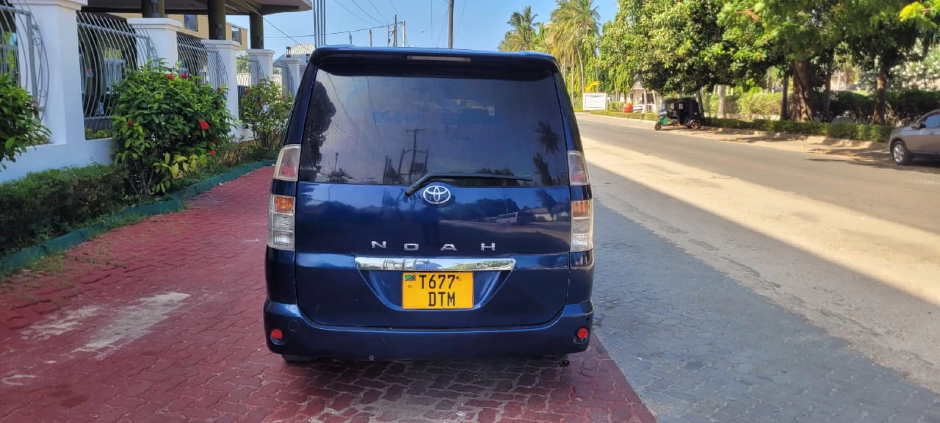 Toyota Noah Minivan 2004 New Model