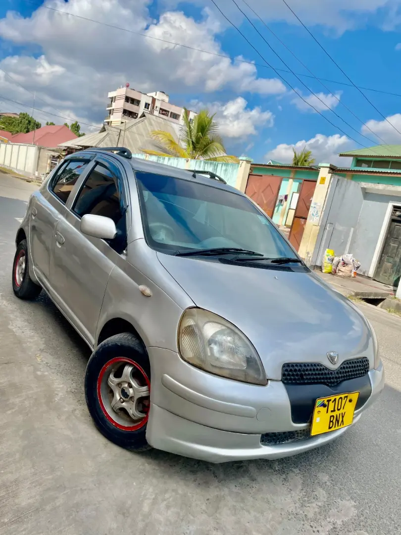 Toyota Vitz 2001 (BNX)