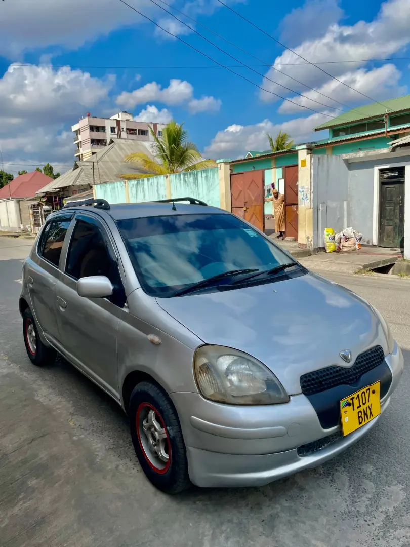 Toyota Vitz 2001 (BNX) thumbnail 3