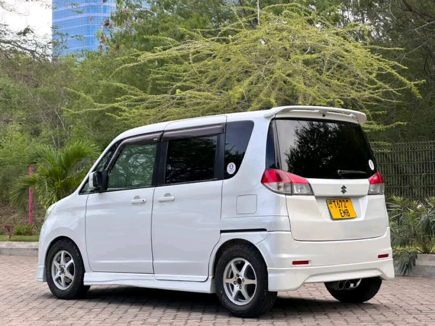 Used Suzuki Solio Minivan 2010 - 1490cc thumbnail 2
