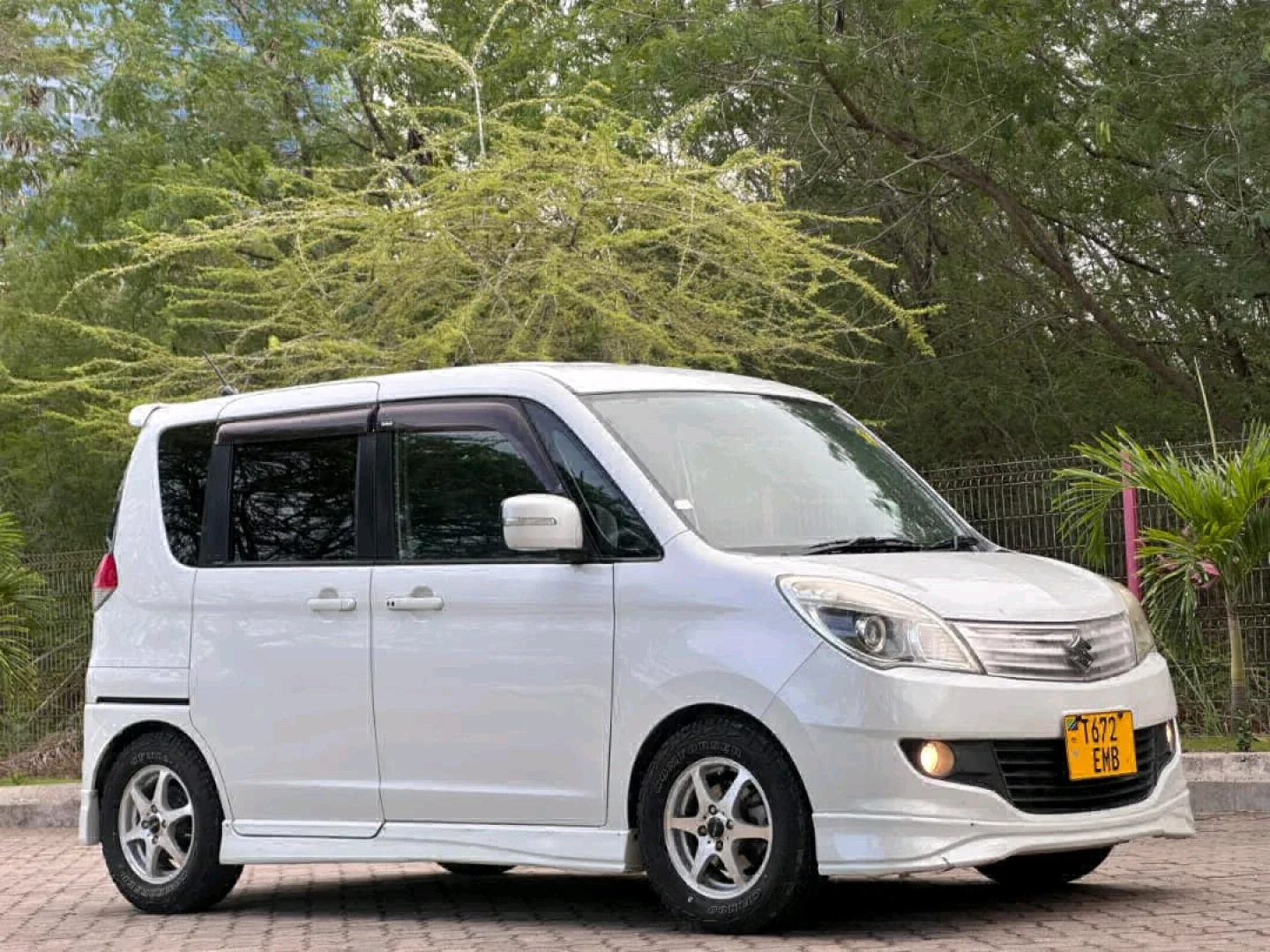 Used Suzuki Solio Minivan 2010 - 1490cc thumbnail 4