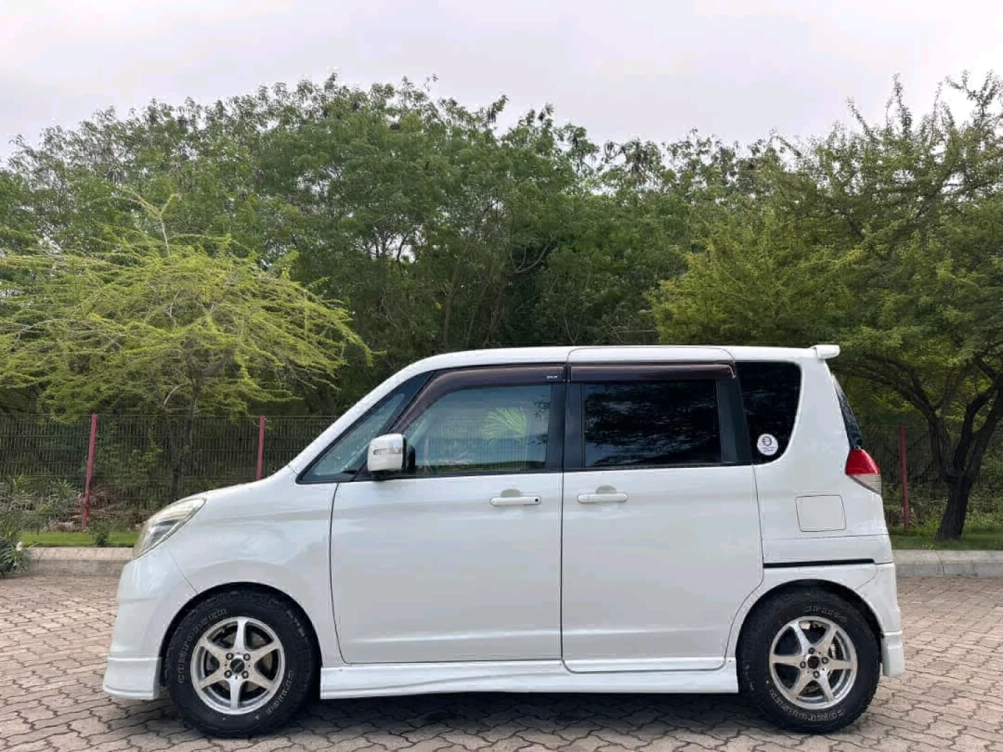 Used Suzuki Solio Minivan 2010 - 1490cc thumbnail 5