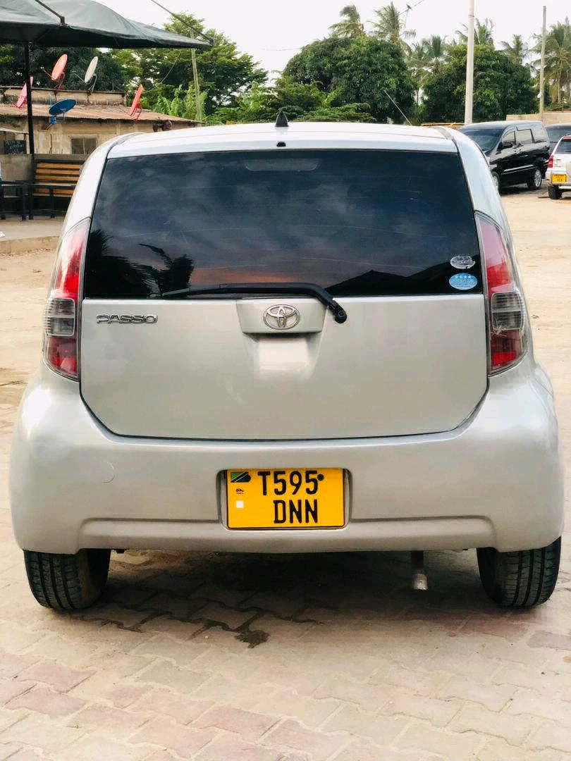 Used Silver Toyota Passo Car thumbnail 2