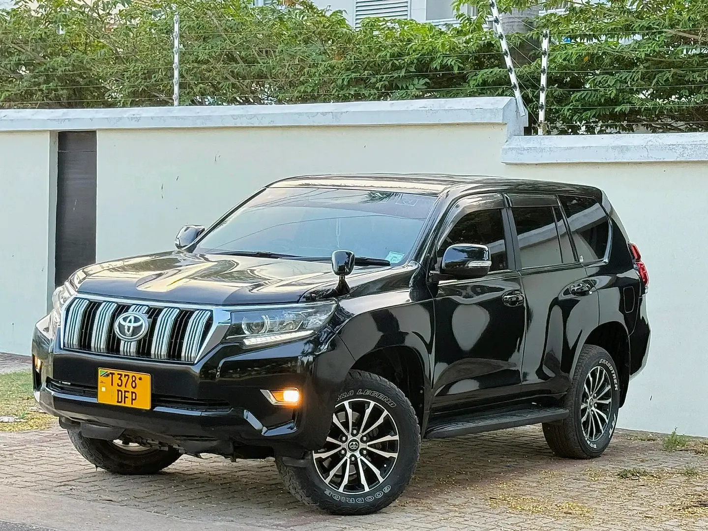 Toyota Land Cruiser Prado 2010 Nyeusi thumbnail 3