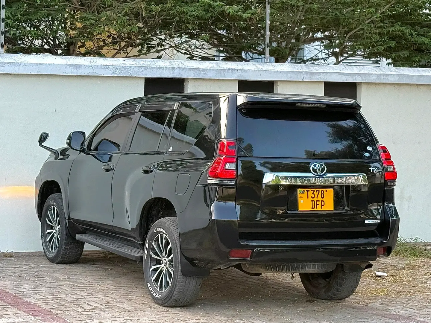 Toyota Land Cruiser Prado 2010 Nyeusi thumbnail 4