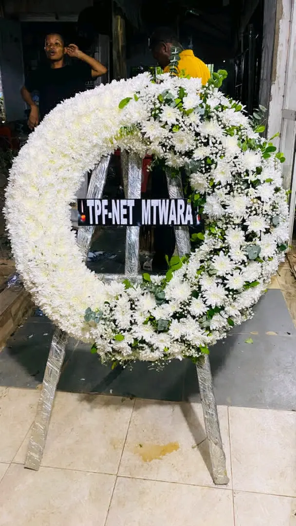 AFE Decor: Funeral Wreaths & Wedding Flowers thumbnail 7