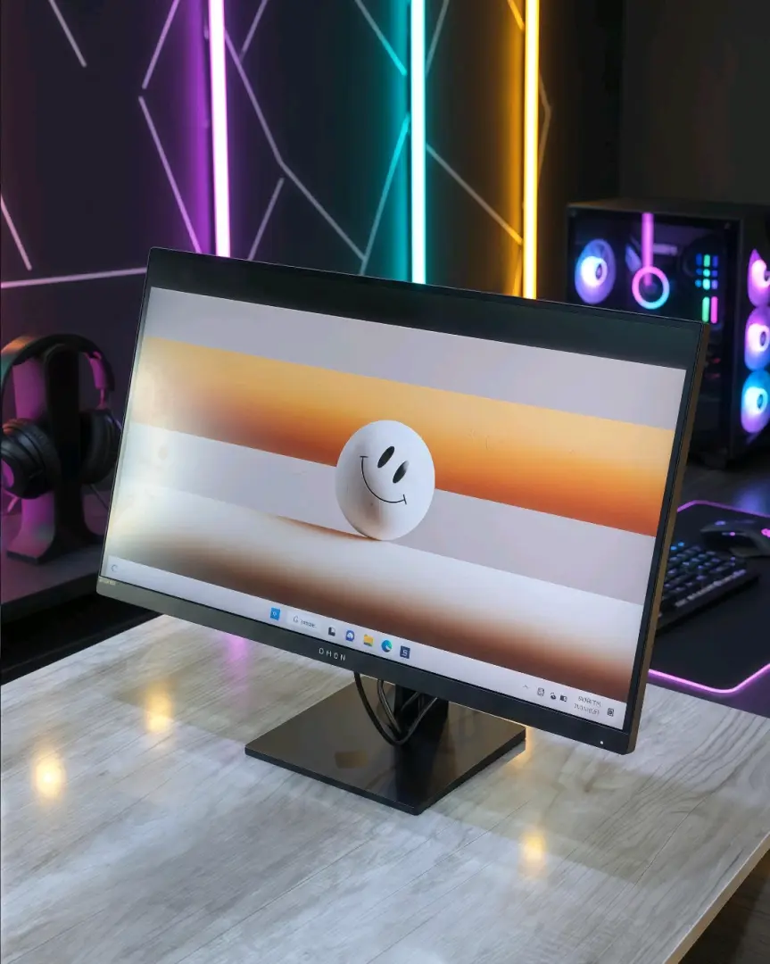 HP OMEN 27 Inch QHD 144Hz Gaming Monitor thumbnail 2