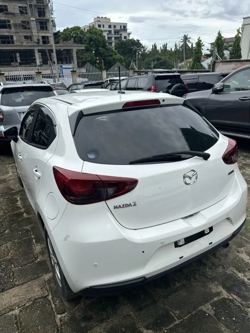 Mazda 2 2020 thumbnail 3