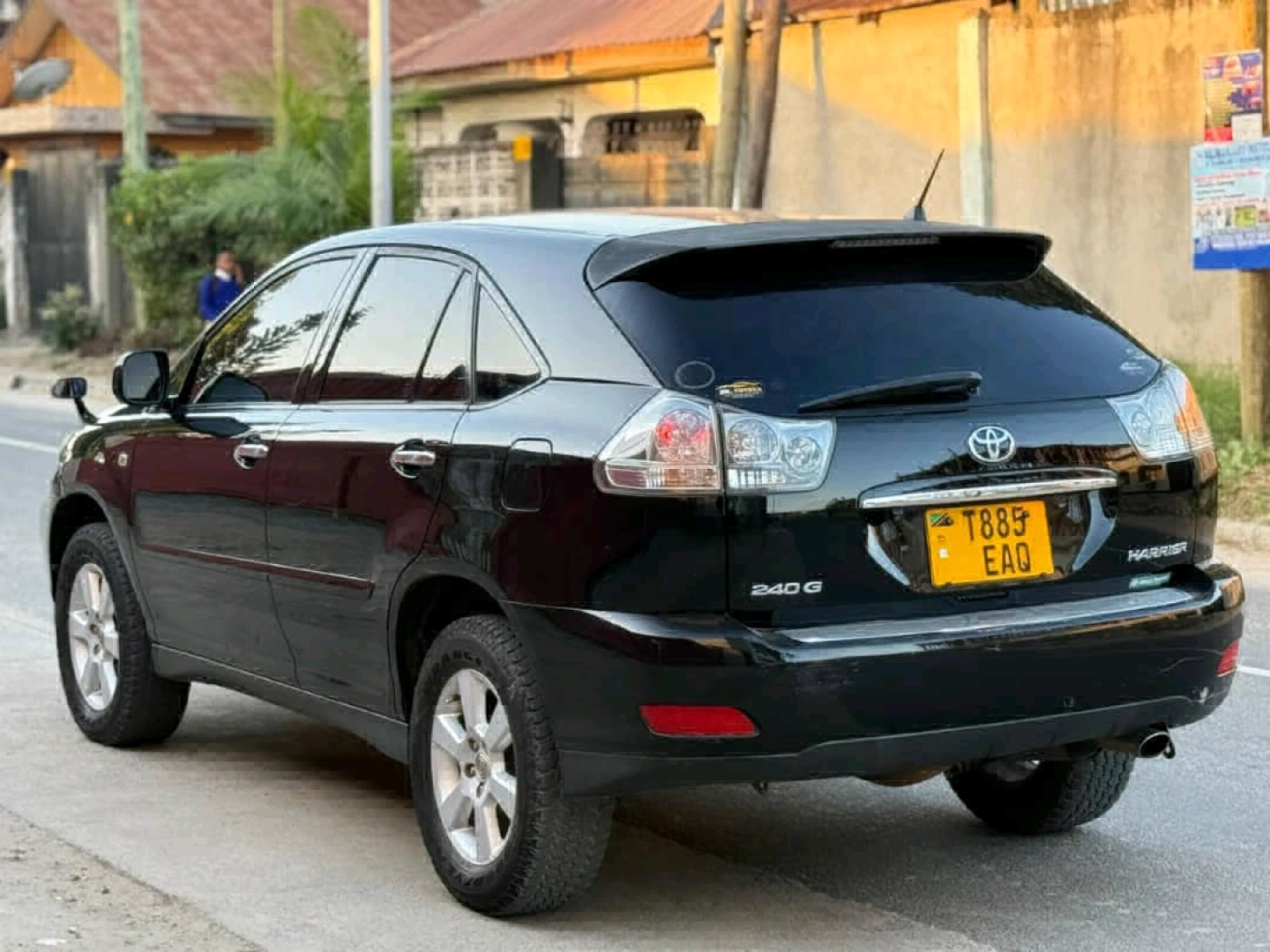 Black Toyota Harrier SUV 2360 CC thumbnail 3