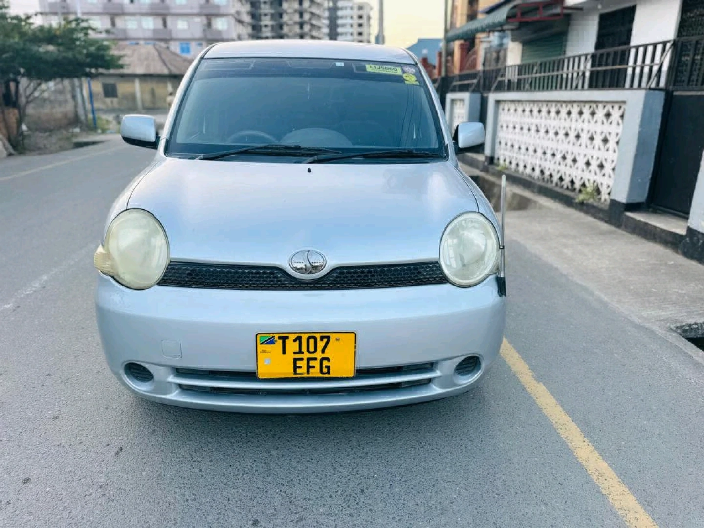 Toyota Sienta 2005 Silver Minivan For Sale