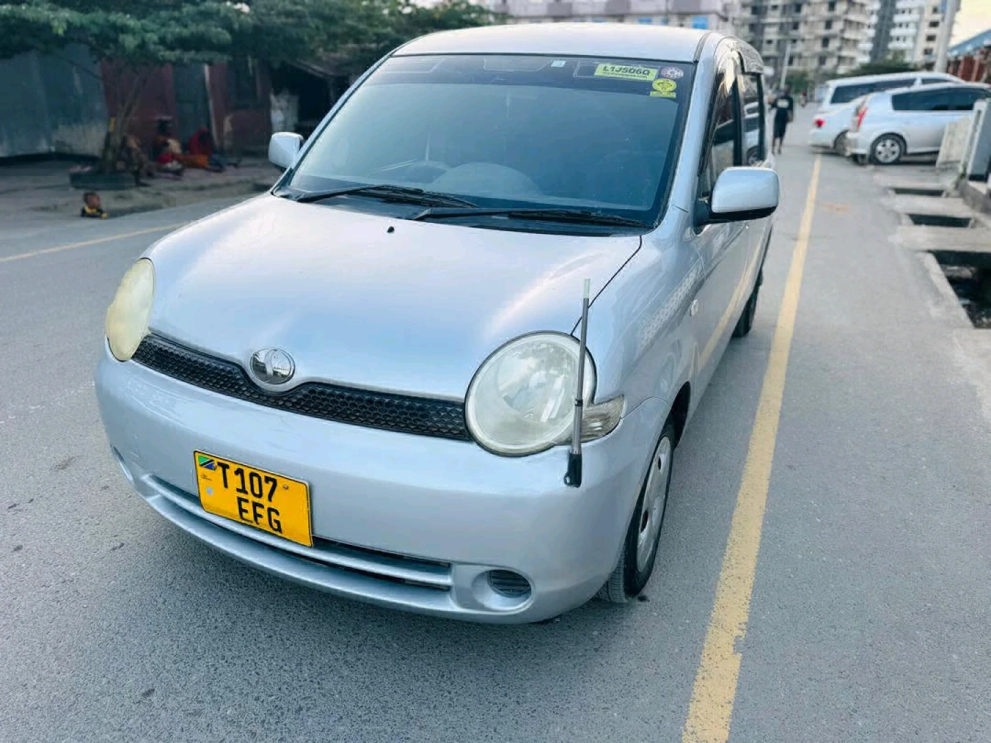 Toyota Sienta 2005 Silver Minivan For Sale thumbnail 2