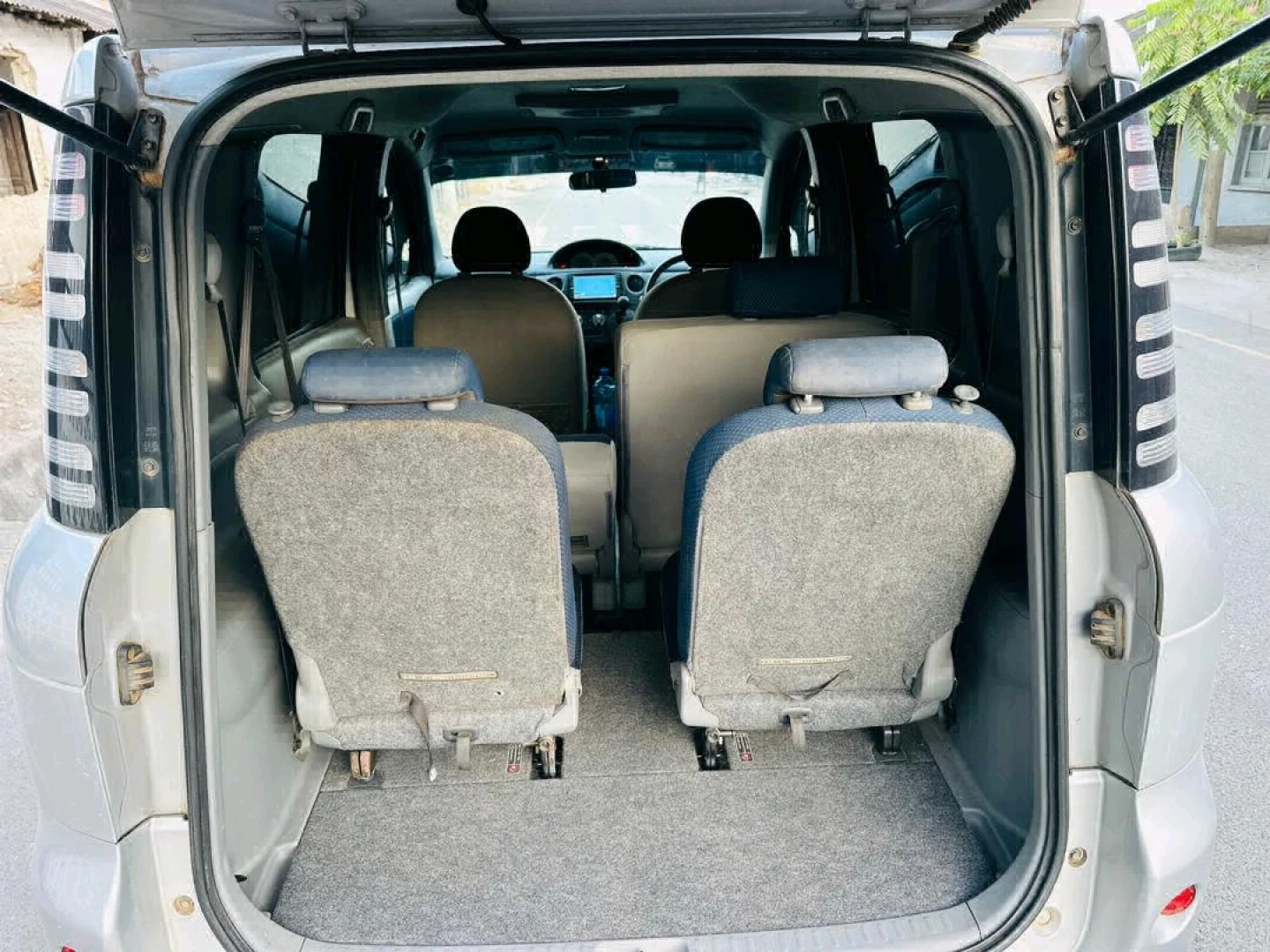 Toyota Sienta 2005 Silver Minivan For Sale thumbnail 7